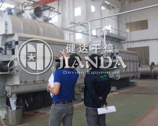 雙滾筒刮板幹燥機試（shì）料現場