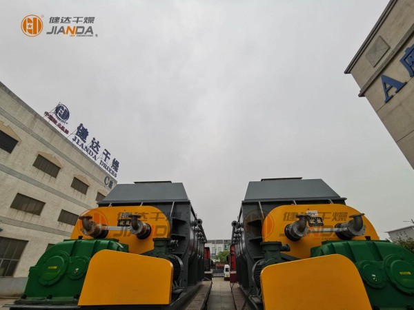 瑞德化工空心槳（jiǎng）葉和盤式幹（gàn）燥機發貨